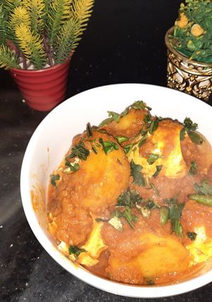 A picture of Egg potato masala.