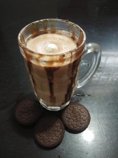 ઓરિઓ મિલ્કશેક(Oreo Milk shake recipe in Gujarati) રેસીપી મુખ્ય ફોટો