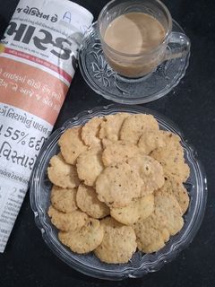 ફરસી પૂરી(Poori Recipe in Gujarati) રેસીપી મુખ્ય ફોટો