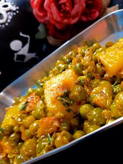 मटर आलू की चाट (Matar aloo ki chaat recipe in hindi) रेसिपी मुख्य फोटो