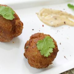 A picture of Cheesy Rolls.