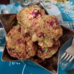 A picture of Gond dry fruits ladoo.