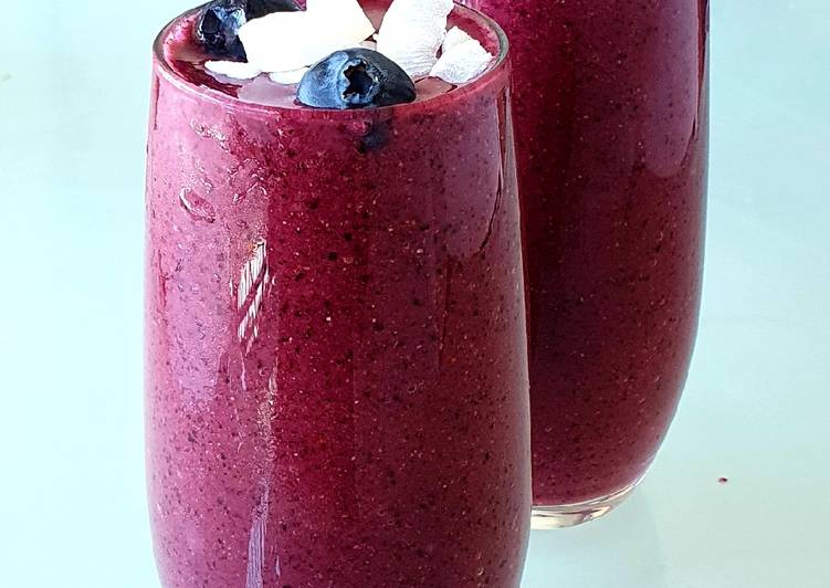 Recipe of Tasteful Blueberries &amp; coconut smoothie 🥥💜