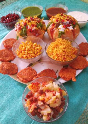 A picture of Raj kachori.