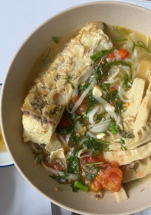 Hình của món Bún cá trắm nấu măng.