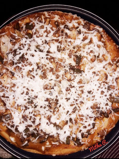 मल्टीग्रेन चीज़ चिकन पिज़्ज़ा (Multigrain cheese chicken pizza recipe in Hindi) रेसिपी मुख्य फोटो