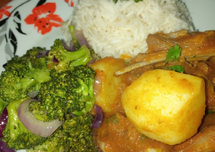 Mutton curry with broccoli