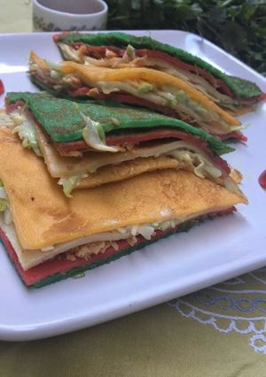 A picture of Colourful chicken pie.