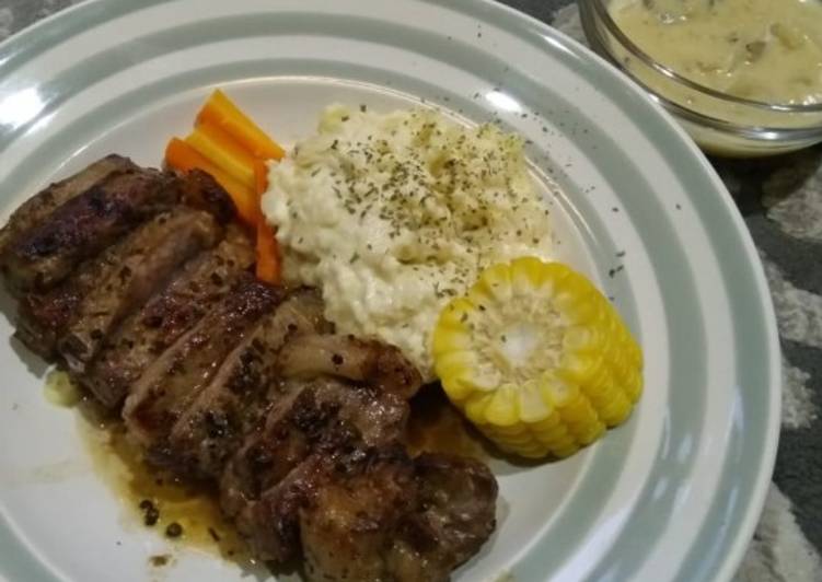 Resep Sirloin Steak with Creamy Mashed Potatoes &amp; Mushroom Sauce Lezat