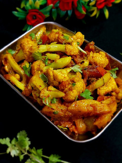 A picture of Hotel-Style Cauliflower and Potato Masala.