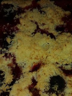 Una foto de Crumble de ciruelas