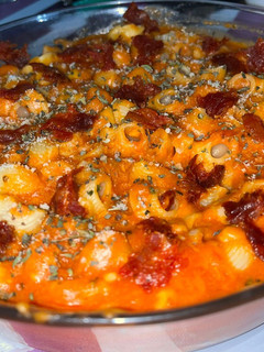 Una foto de Macarrones con tomate frito, 2 quesos y chorizo picante