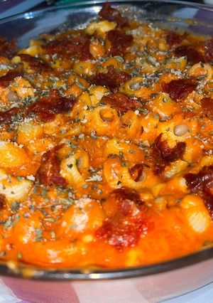 Una foto de Macarrones con tomate frito, 2 quesos y chorizo picante