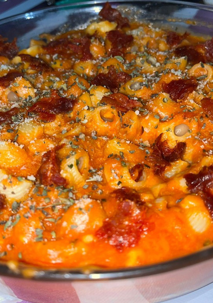 Una foto de Macarrones con tomate frito, 2 quesos y chorizo picante