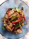 Tumis kijing saos tiram pedas manis