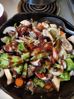 A picture of Raspberry inferno Chicken stir fry.