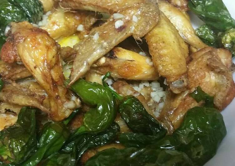 Alitas de pollo con pimientos