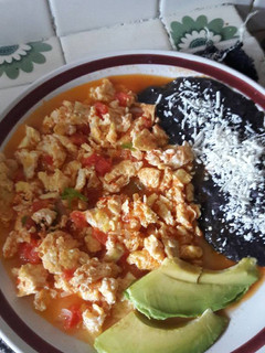 Una foto de Huevos a la mexicana