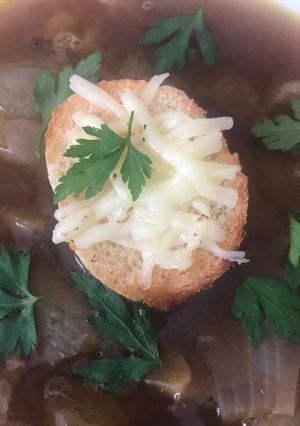 A picture of French Caramelised Onion Soup.