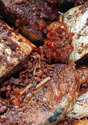 Hình của món Cá ngừ bông kho cay.