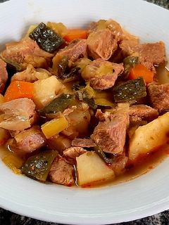 Una foto de Estofado de pavo, verduras y patata