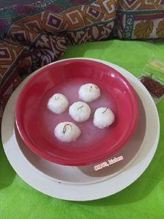 રસગુલ્લા (Rasgulla Recipe In Gujarati) રેસીપી મુખ્ય ફોટો