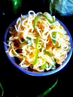 वेज नूडल्स (Veg Noodles Recipe in Hindi) रेसिपी मुख्य फोटो
