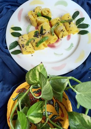 खांडवी(khandvi recipe in hindi) रेसिपी मुख्य फोटो