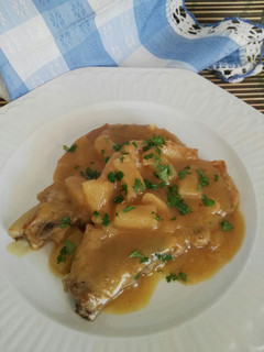 Una foto de Chuletas de cerdo en salsa de piña