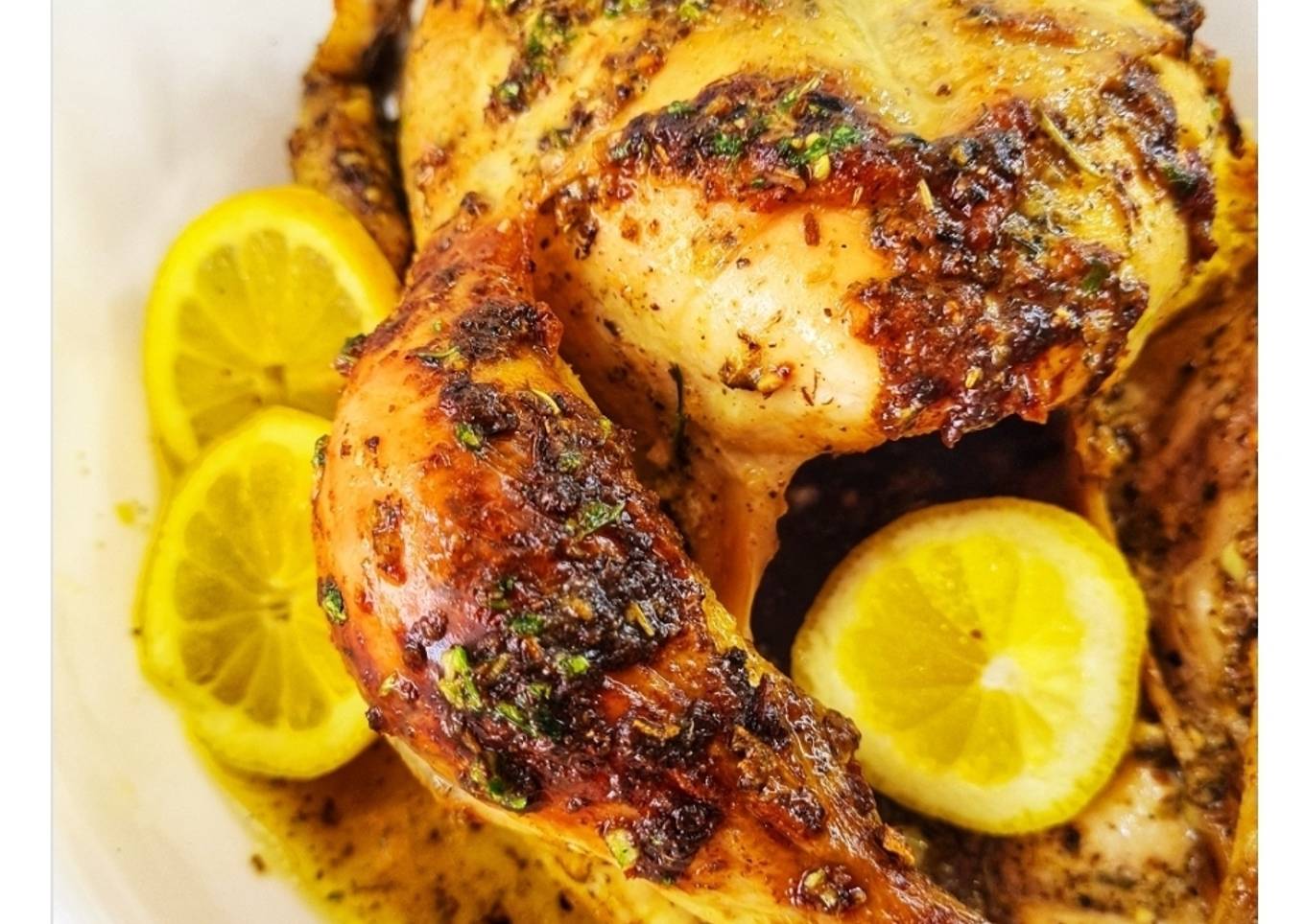 Pollo asado con ajos, mantequilla y finas hierbas