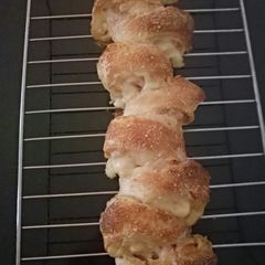 A picture of Ham n cheese tear n share.