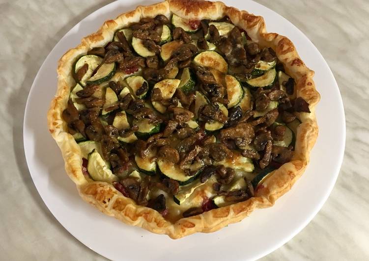 Easiest Way to Prepare Fatto in casa super veloce Torta salata ai funghi e zucchine