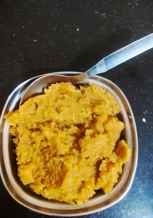 A picture of Besan halwa.