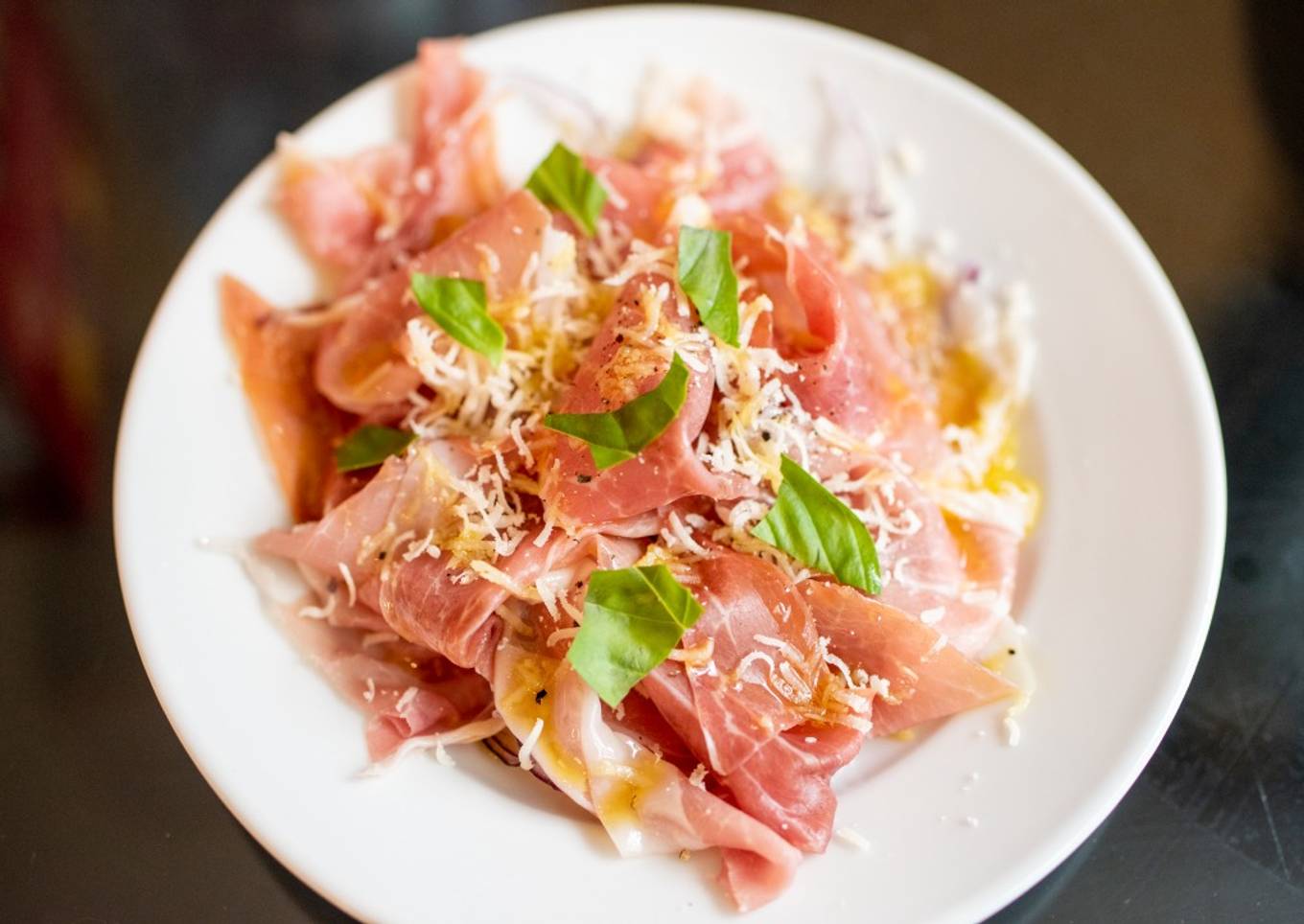 Prosciutto ham and fresh onions