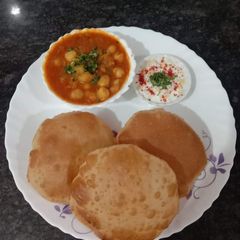 A picture of #LBC Chole bhature.