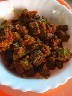 मसालेदार भिंडी (masaledar bhindi recipe in Hindi) रेसिपी मुख्य फोटो