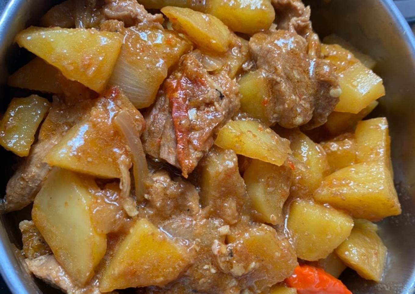 Krengsengan daging kentang