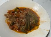 Una foto de bistec en caldillo de jitomate