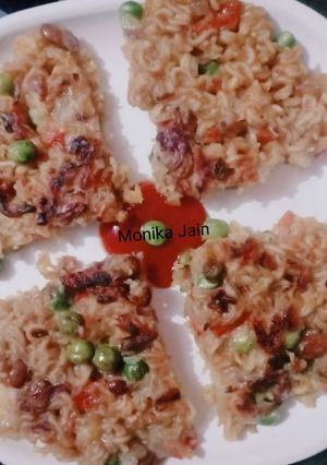 मैगी पिज़्ज़ा (Maggi pizza recipe in Hindi) रेसिपी मुख्य फोटो