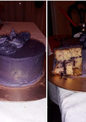 A picture of Blueberry vanilla cake.