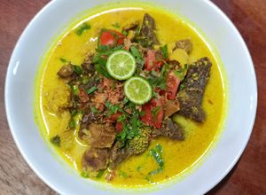 Foto resep Soto kuning (babat, paru dan daging)