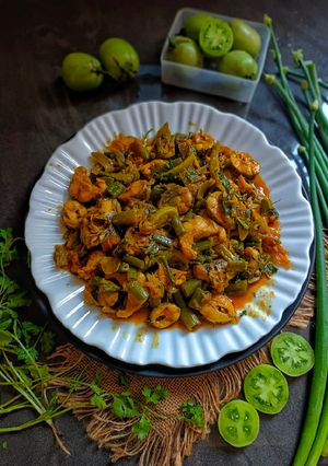 পিঁয়াজ কলি, কাঁচা টমেটো দিয়ে টাকি মাছ রেসিপির প্রধান ছবি