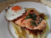Una foto de salmón frito