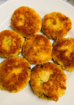 A picture of Salmon patties.