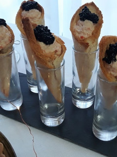 Una foto de Cucuruchos rellenos de gambas