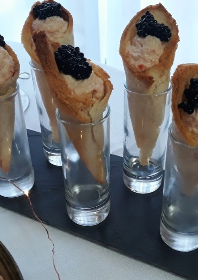 Una foto de Cucuruchos rellenos de gambas