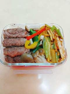 黑胡椒牛肉捲便當 的食譜成品照片