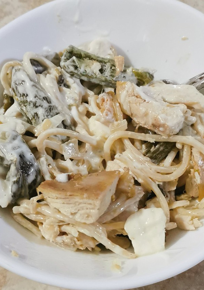 Una foto de Pasta con crema de chile poblano