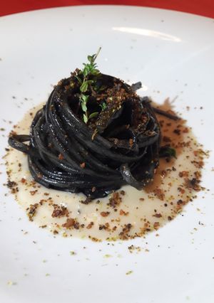Foto di Trenette al nero di seppia e cozze "Cozza che carrozza"