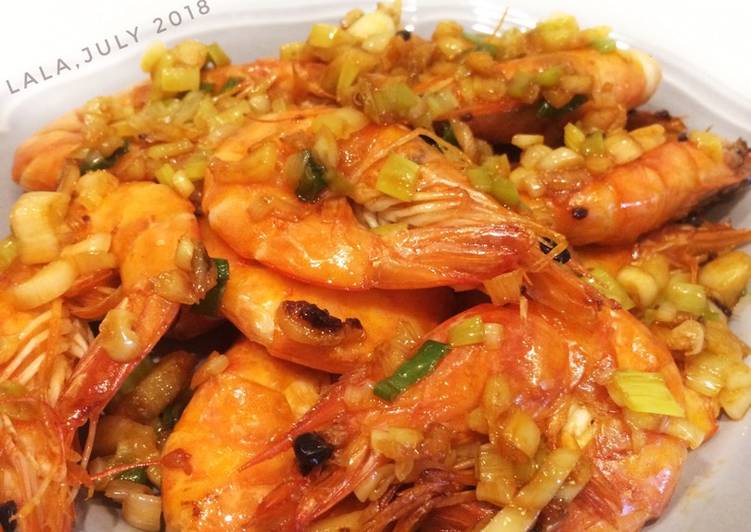 Bagaimana Menyiapkan Udang goreng bawang putih, Lezat Sekali